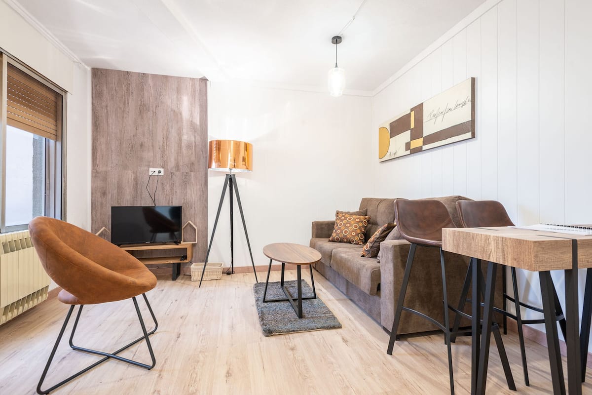 Eenvoudige studio | Woonkamer | Een televisie