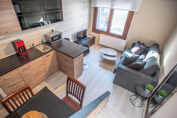 Apartment, 1 Bedroom (6 people) | Living area | TV