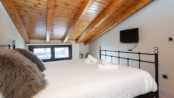 Apartment, 1 Bedroom (6 people) | 1 bedroom, bed sheets
