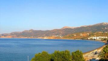 Beach nearby, sun-loungers, beach umbrellas