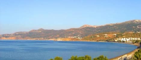 Beach nearby, sun-loungers, beach umbrellas