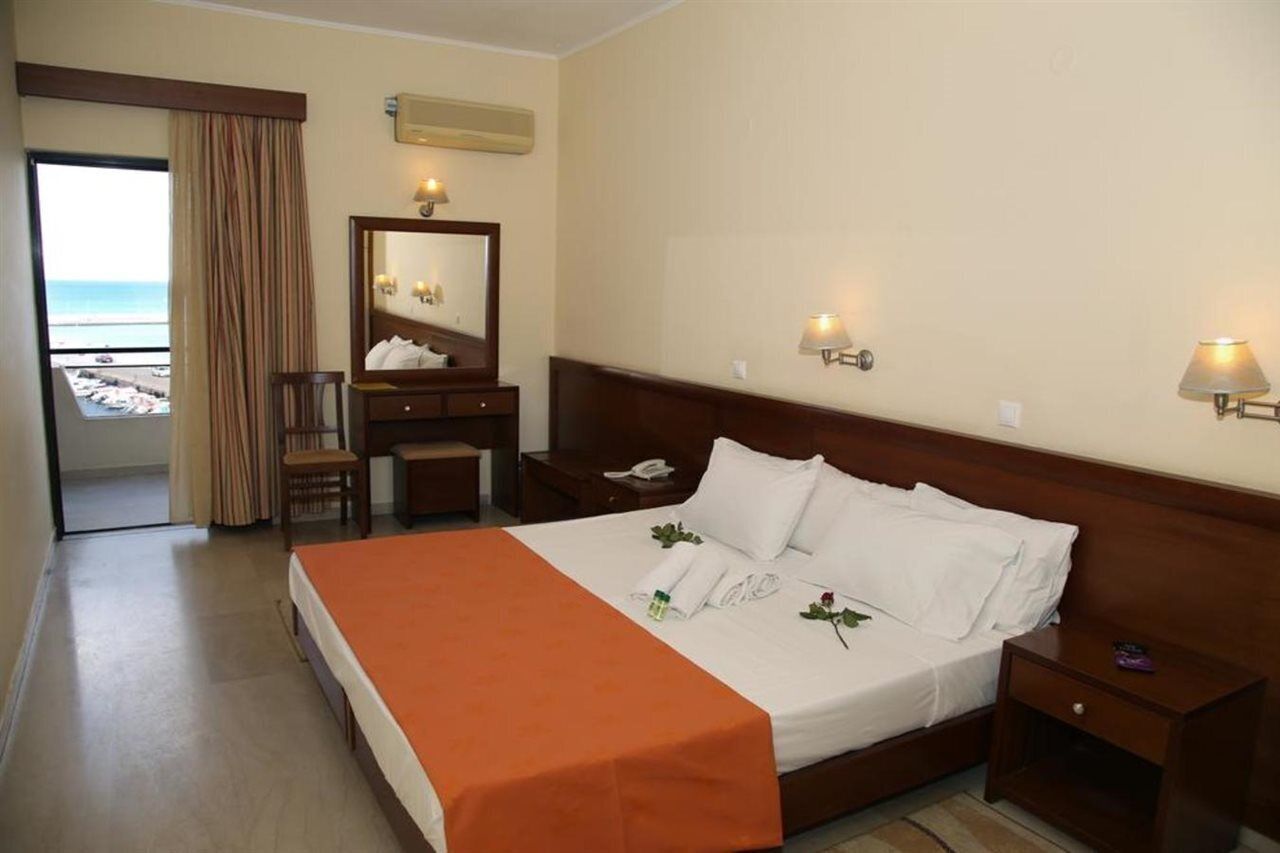 خزنة داخل الغرفة وستائر تعتيم وأسرّة أطفال/رضّع (مجانًا)