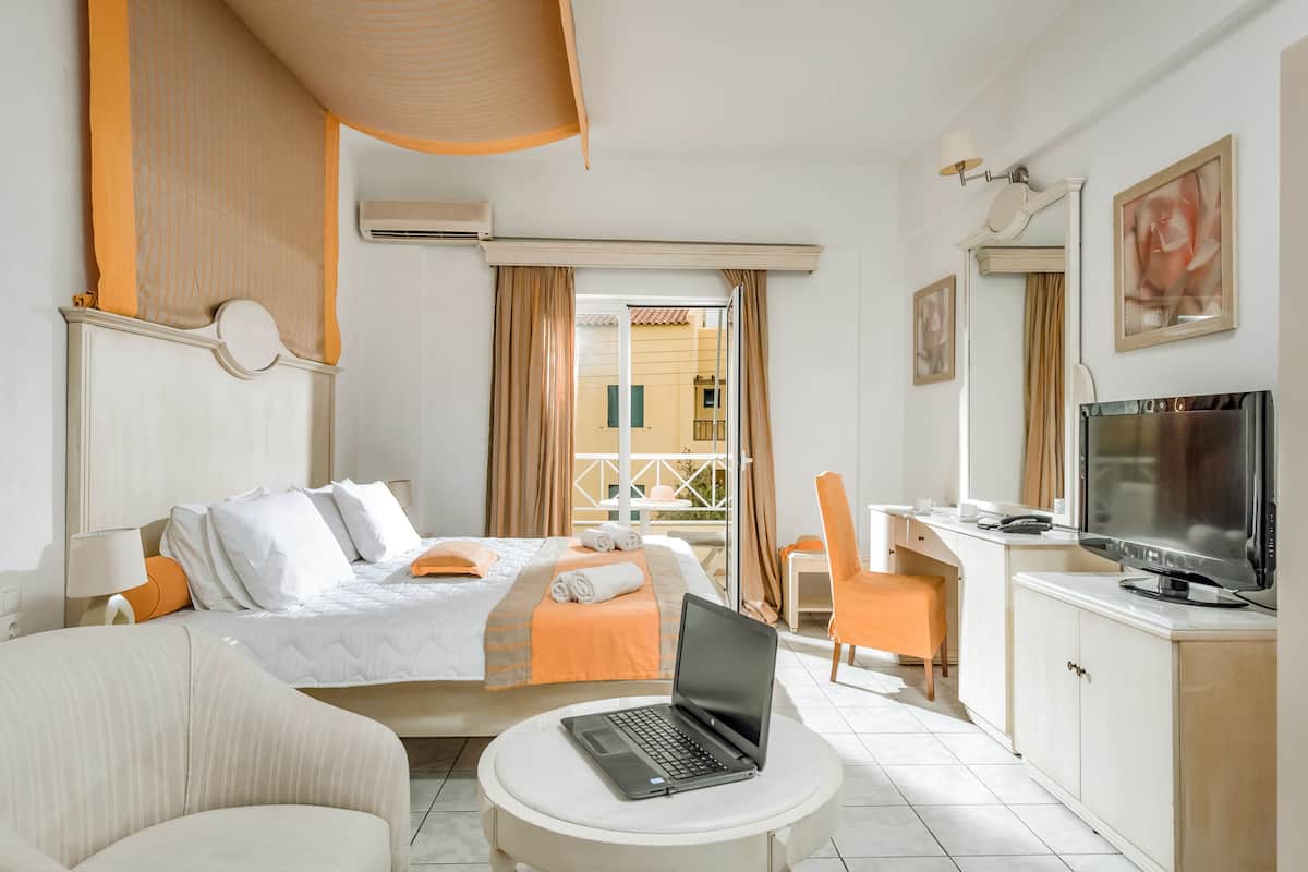 1 habitación, caja de seguridad en la habitación y insonorización