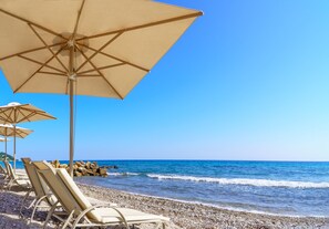 Gần bãi biển, bóng chuyền 