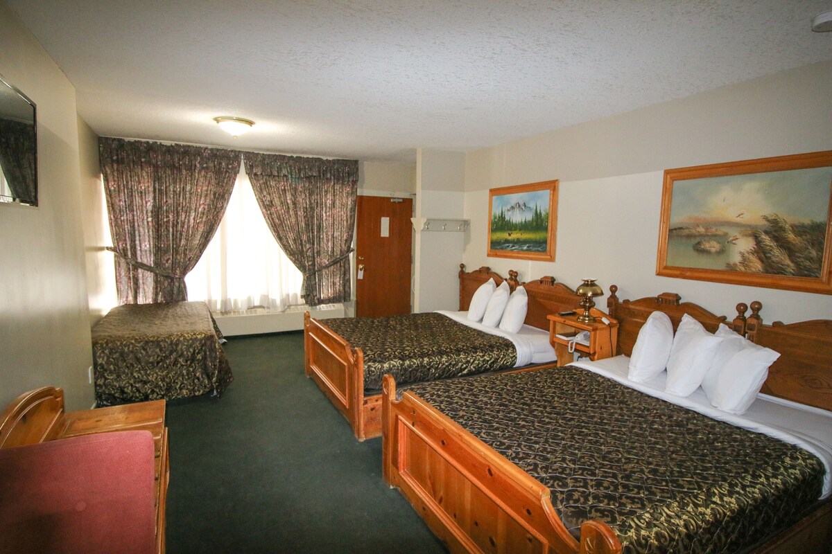Standard Room, 2 Queen beds, Kitchenette with sofa bed | Free WiFi, bed sheets