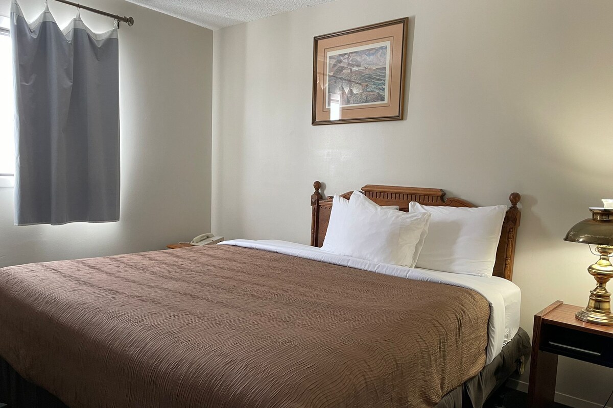 Standard Room, 1 King Bed | Free WiFi, bed sheets