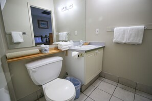 Standardzimmer, 2 Doppelbetten | Badezimmer