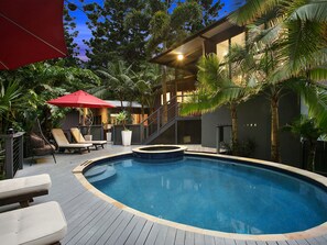 Outdoor pool, pool loungers - Azabu Retreat & Spa (Skinners Shoot)