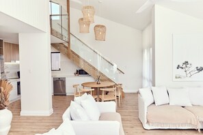 Luxury Apartment | Living area - The Noosa Apartments (Noosa Heads)