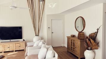 Luxury Apartment | Living area | Flat-screen TV, DVD player