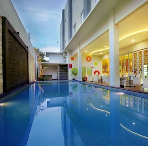 Outdoor pool - favehotel Kusumanegara (Yogyakarta)