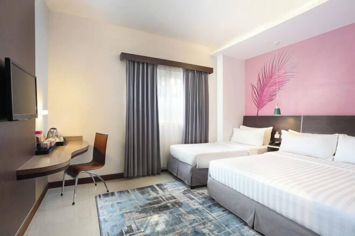In-room safe, desk, soundproofing, free WiFi