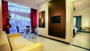 Junior Suite | Living area - favehotel Kusumanegara (Yogyakarta)