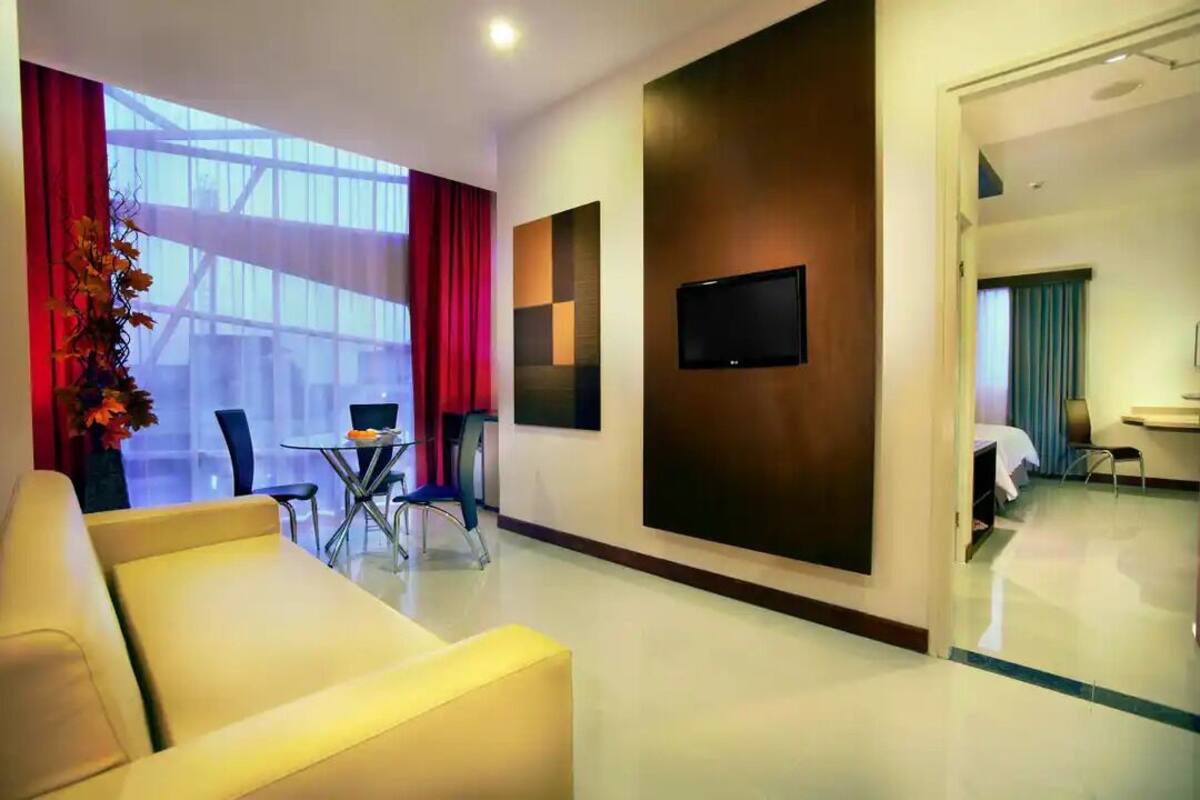 Junior Suite | Living area | LCD TV