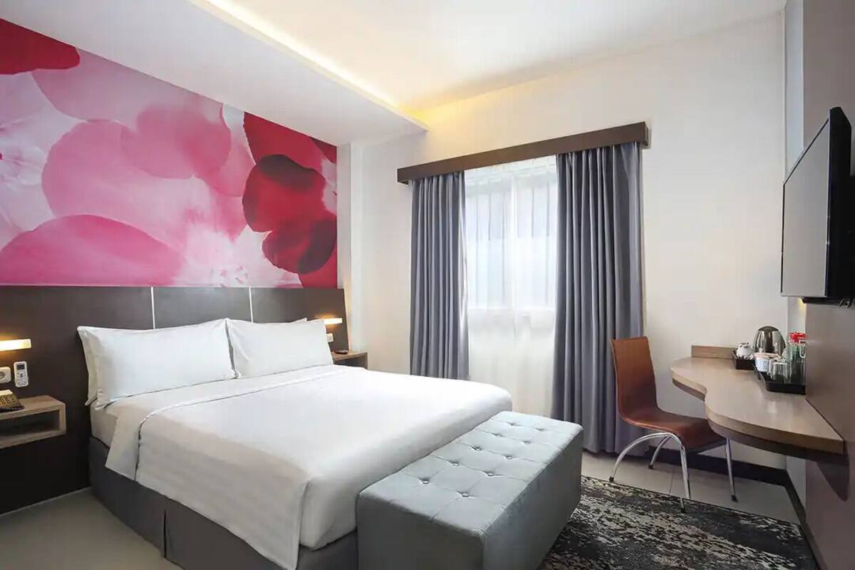 Superior Room | In-room safe, desk, soundproofing, WiFi (free)