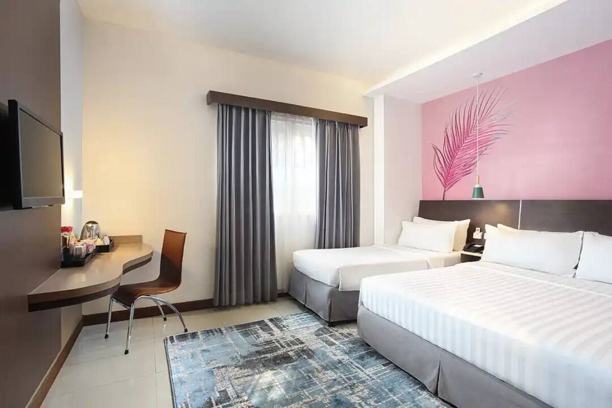 Family Room | In-room safe, desk, soundproofing, WiFi (free)
