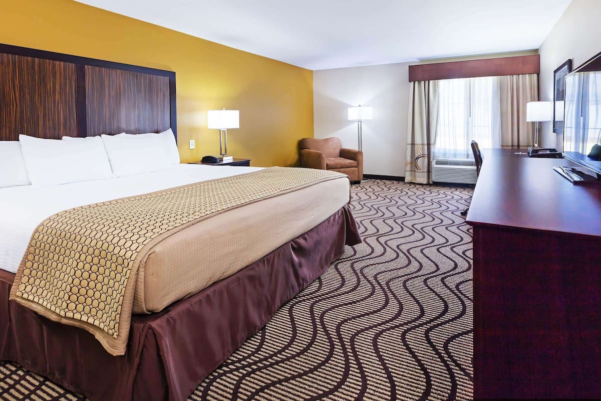 Roupas de cama premium, camas com colchões pillow-top, escrivaninha