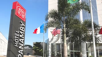 A hotel sign with the name "HOTEL PANAMBI" and flags of Brazil, France, and the USA.