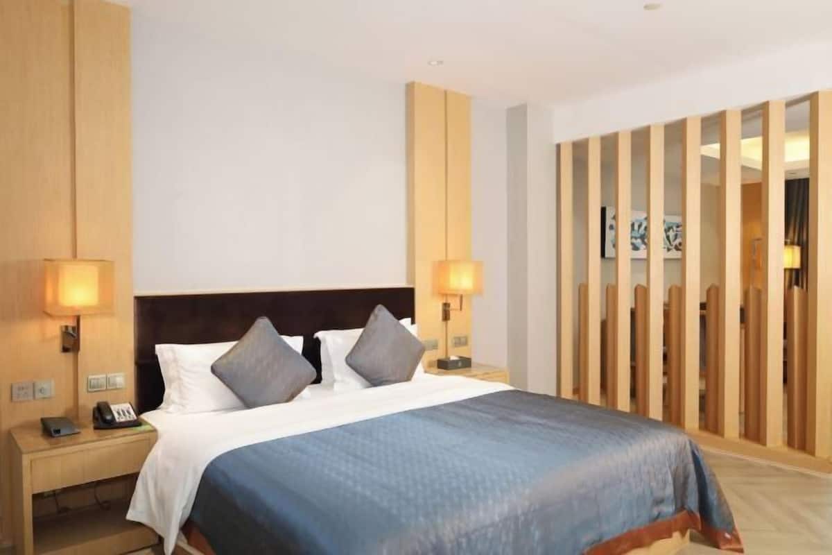 Minibar, in-room safe, desk, blackout drapes