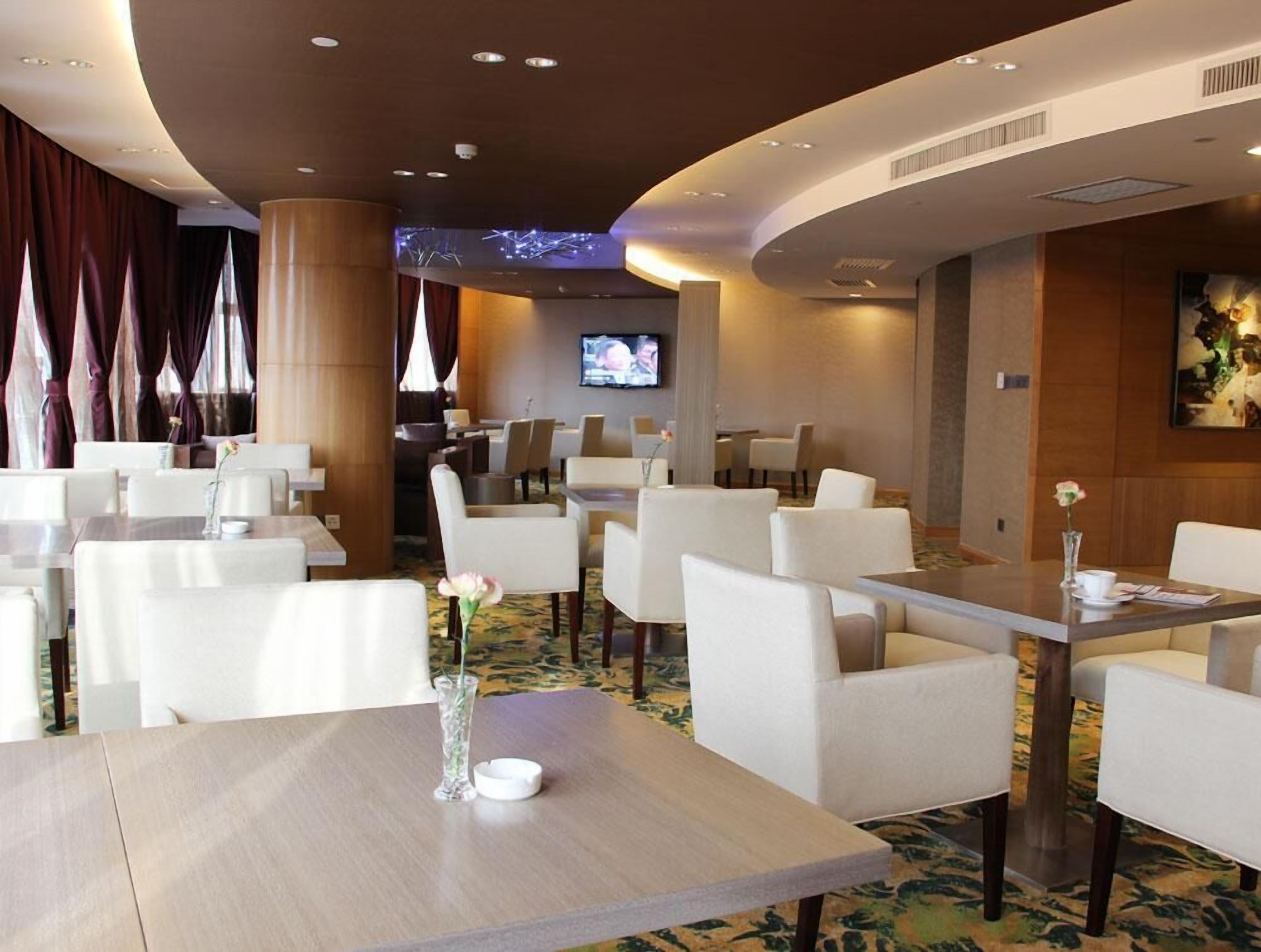 3 restaurants, breakfast served, chinese cuisine