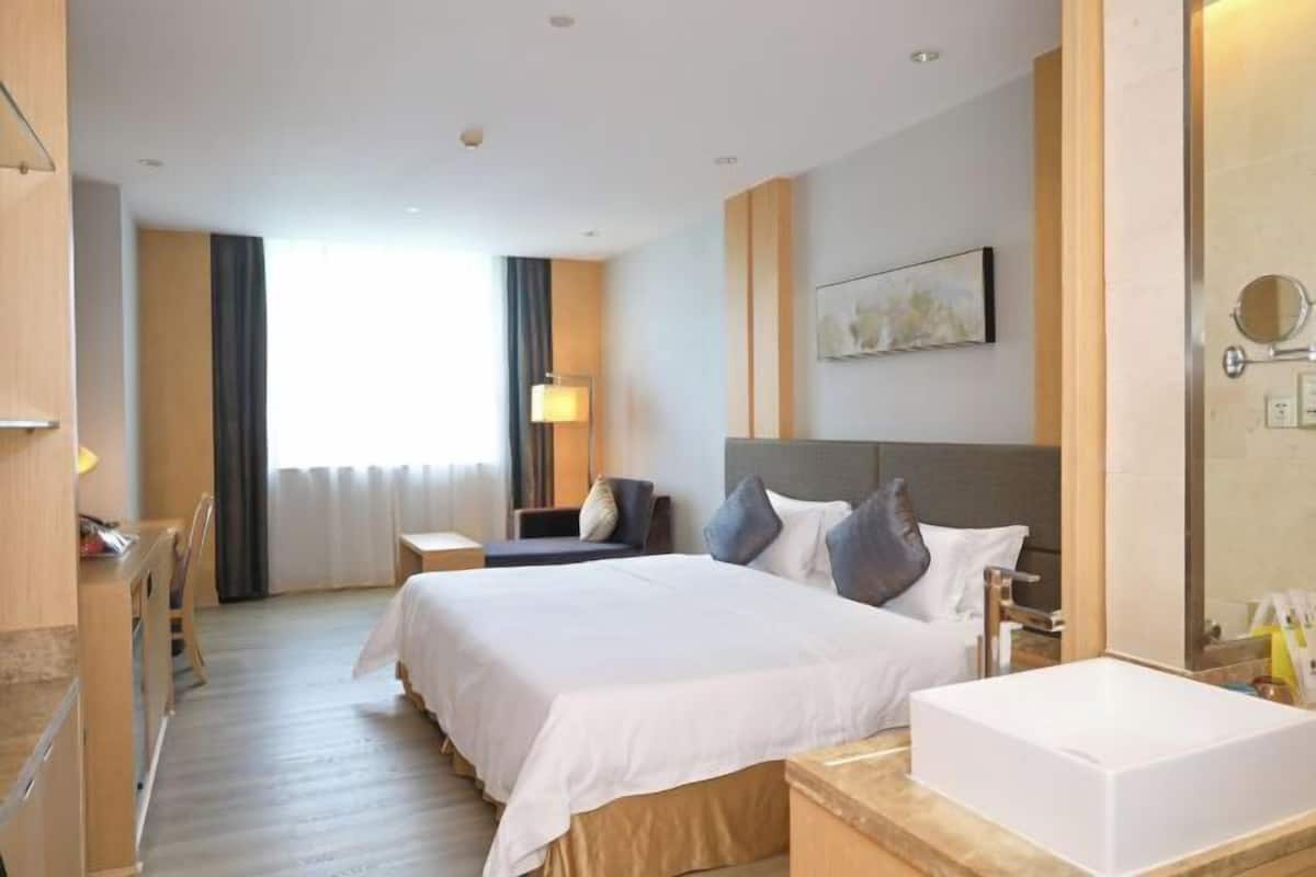 Minibar, in-room safe, desk, blackout drapes