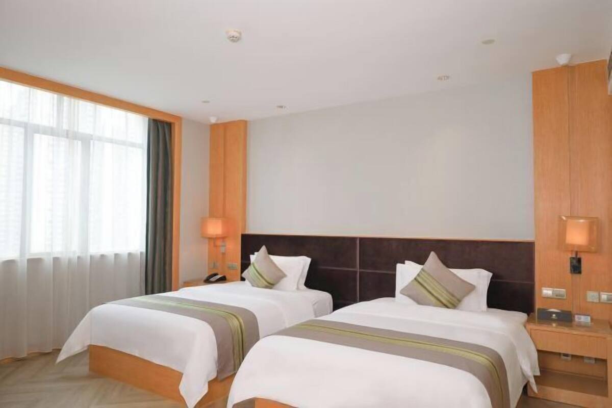 Minibar, in-room safe, desk, blackout drapes