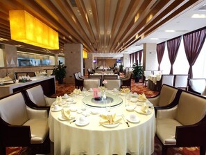 3 restaurants, breakfast served - Nanning Winwin Hotel (Nanning)