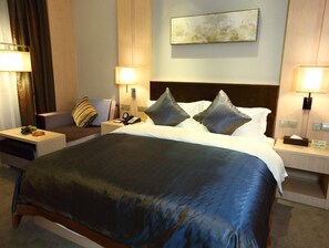 Superior-Zimmer | Minibar, Zimmersafe, Schreibtisch, Verdunkelungsvorhänge