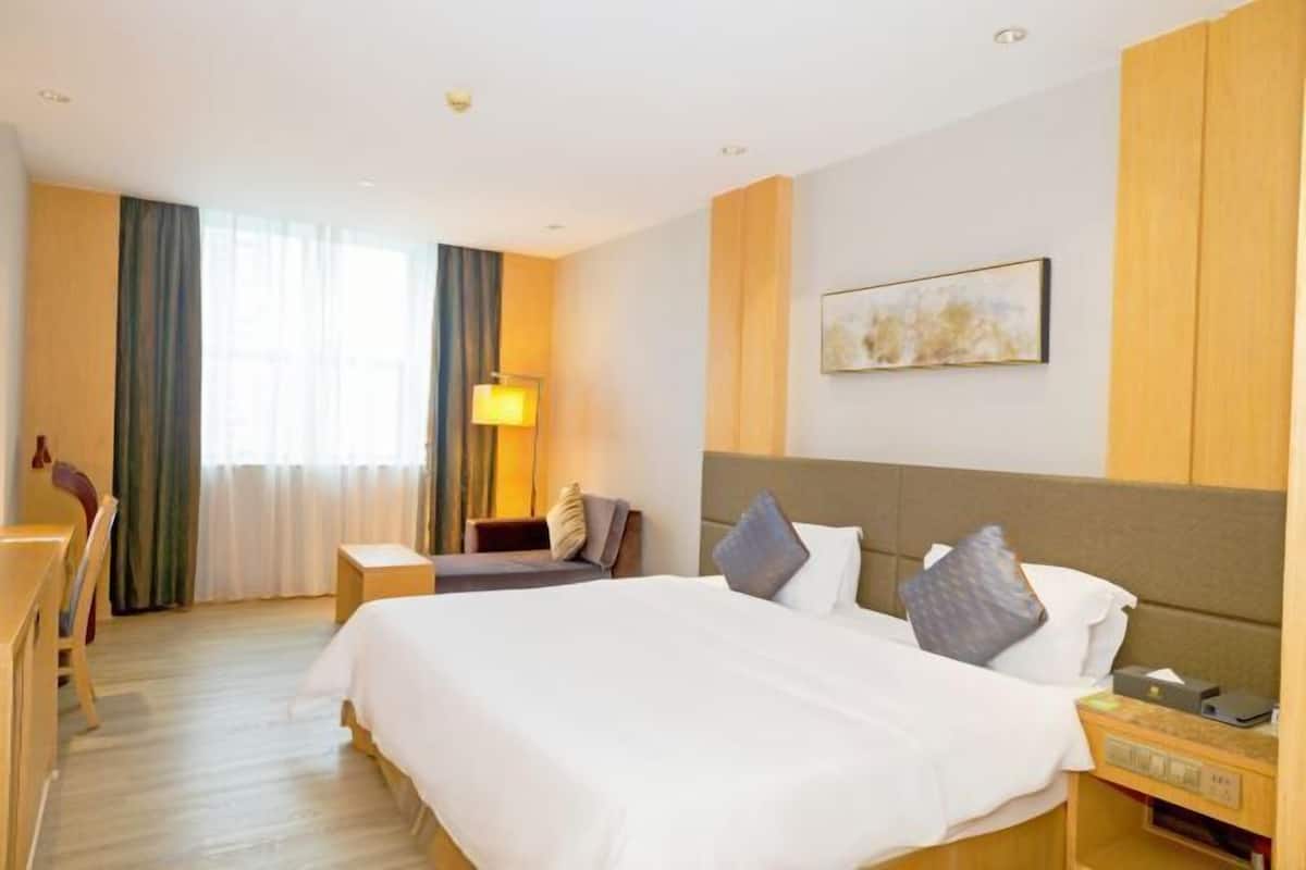 Minibar, in-room safe, desk, blackout drapes