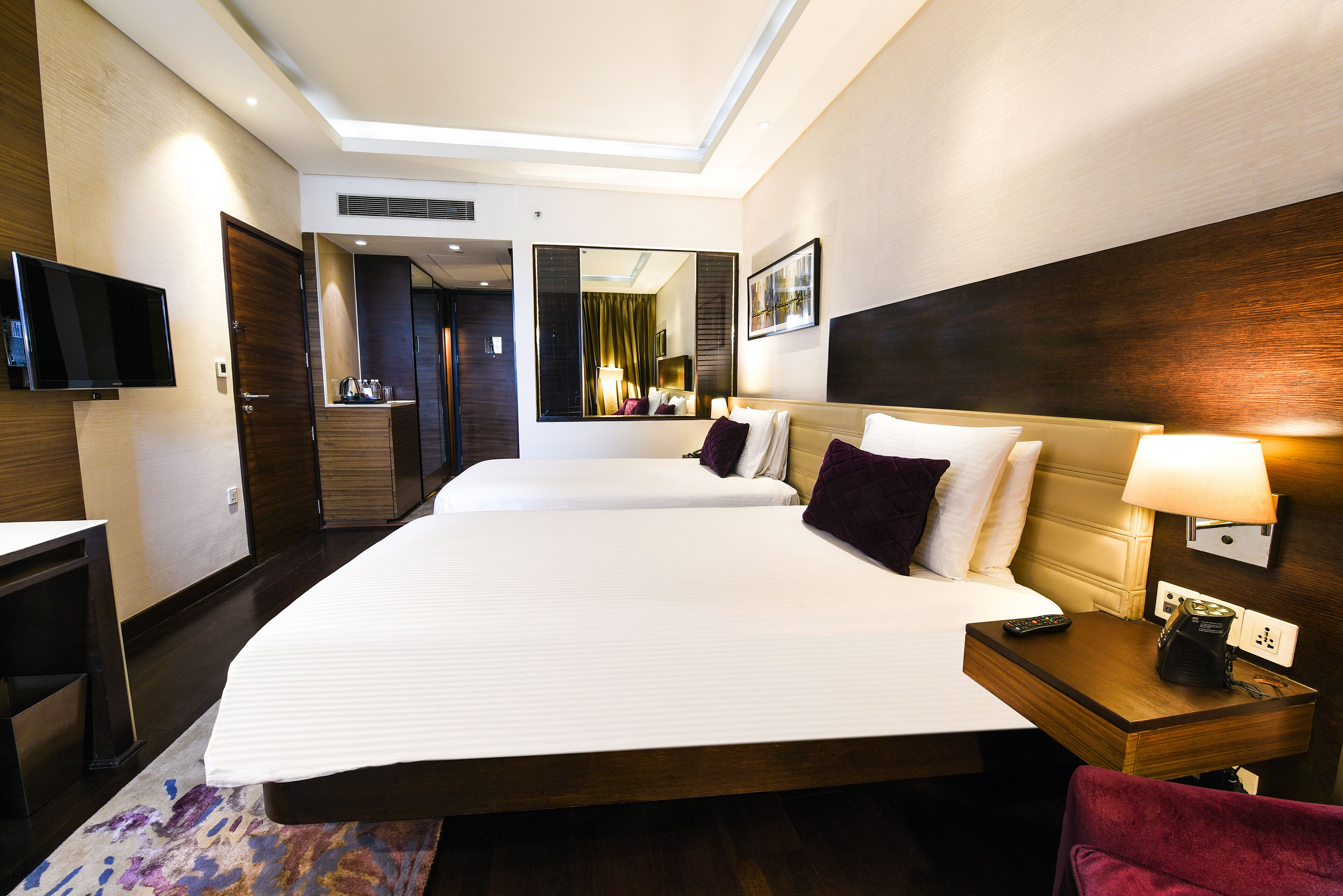 deluxe room, 2 single beds | premium bedding, in-room safe, desk, laptop workspace