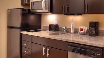 Fridge, microwave, stovetop, dishwasher