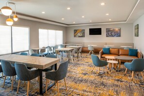 Free daily continental breakfast - TownePlace Suites by Marriott Vernal (Vernal)