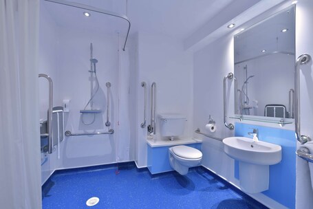 Baño. Travelodgellanelli Cross Hands