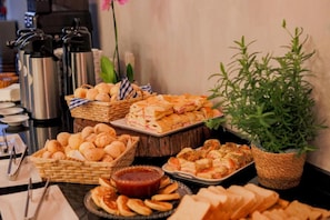 Free daily buffet breakfast - Antonio's Palace Hotel (Piracicaba)