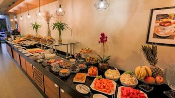 Free daily buffet breakfast