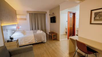 Suite estudio, 1 habitación | Minibar, decoración personalizada, muebles diferentes y escritorio