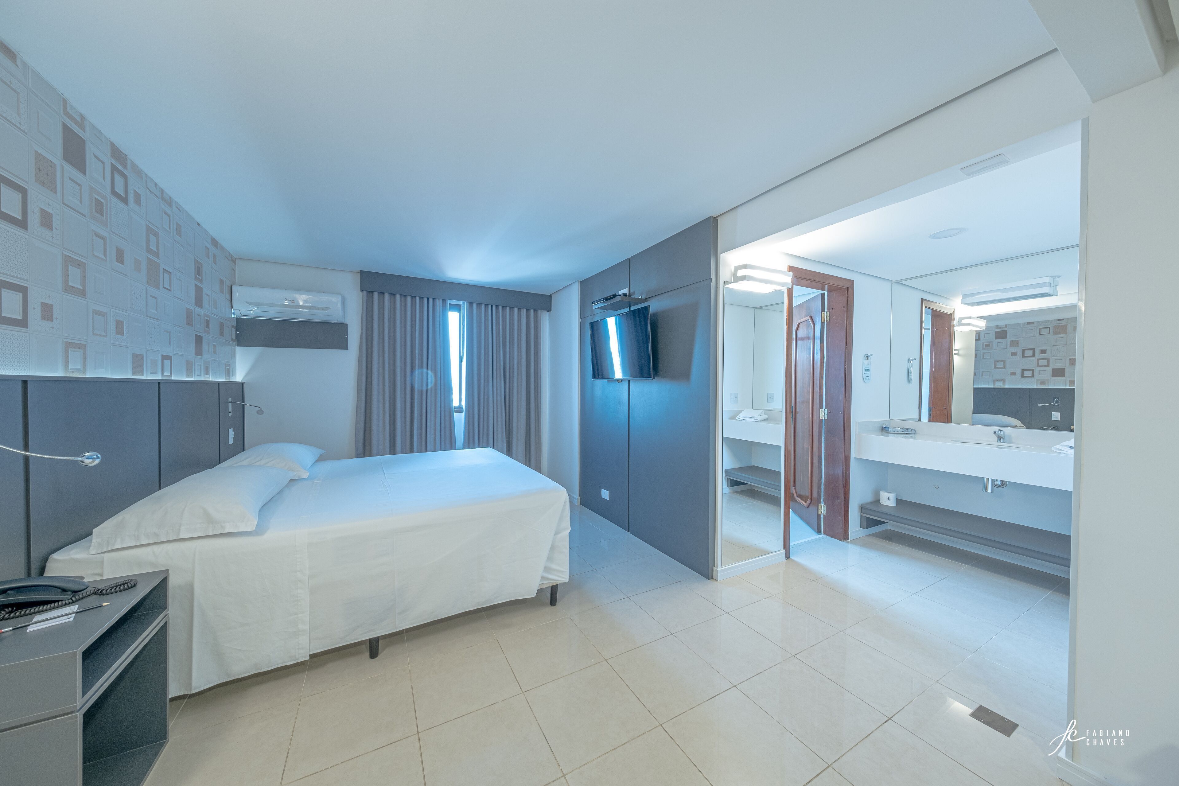 มินิบาร์, ห้องพักตกแต่งอย่างมีเอกลักษณ์, ตกแต่งพิเศษโดยเฉพาะ, โต๊ะทำงาน