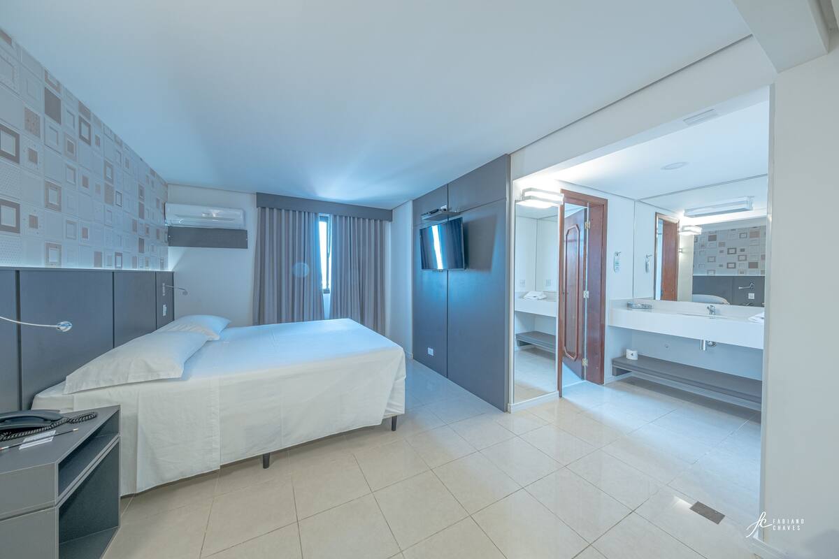 Minibar, individually decorated, individually furnished, desk