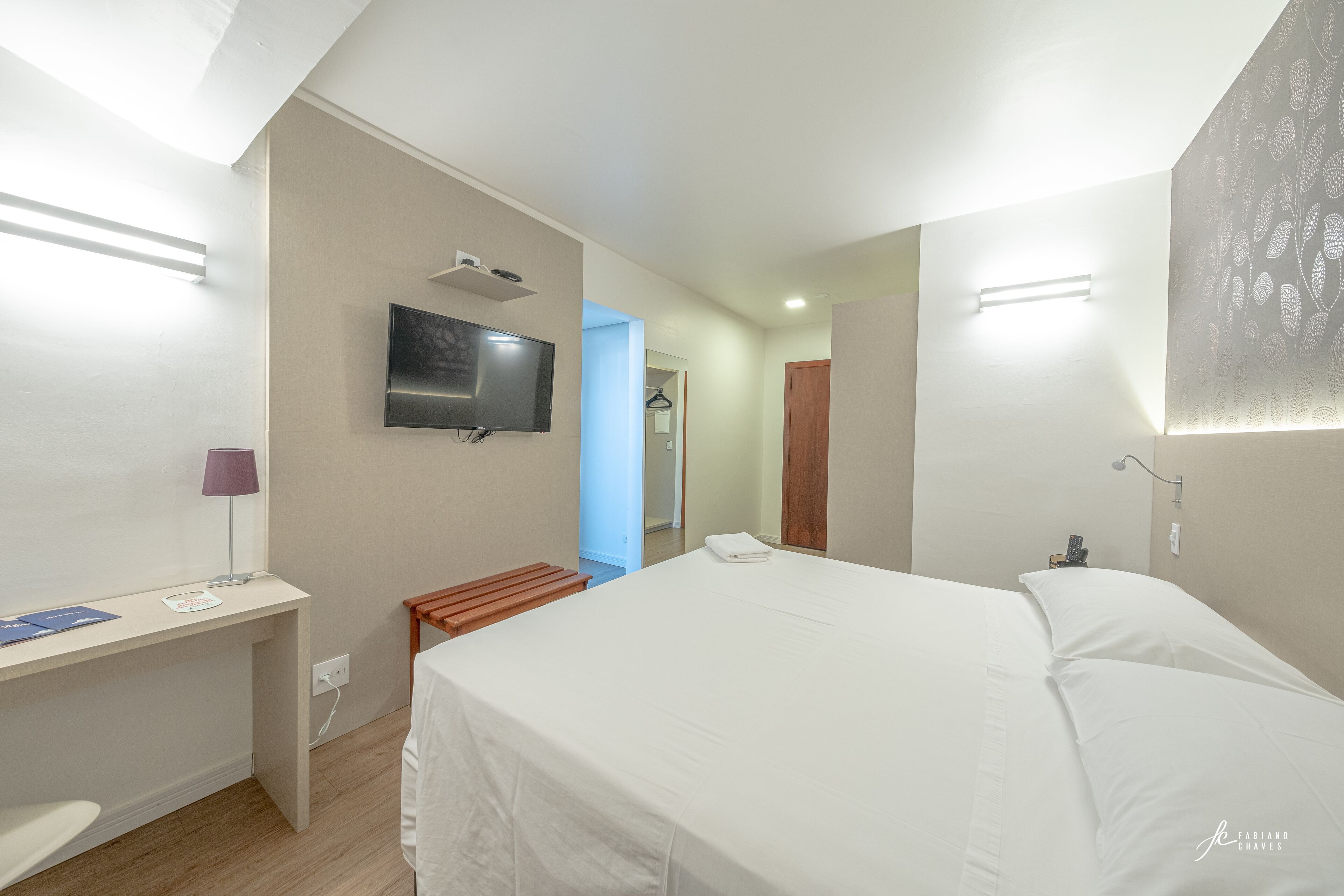 มินิบาร์, ห้องพักตกแต่งอย่างมีเอกลักษณ์, ตกแต่งพิเศษโดยเฉพาะ, โต๊ะทำงาน