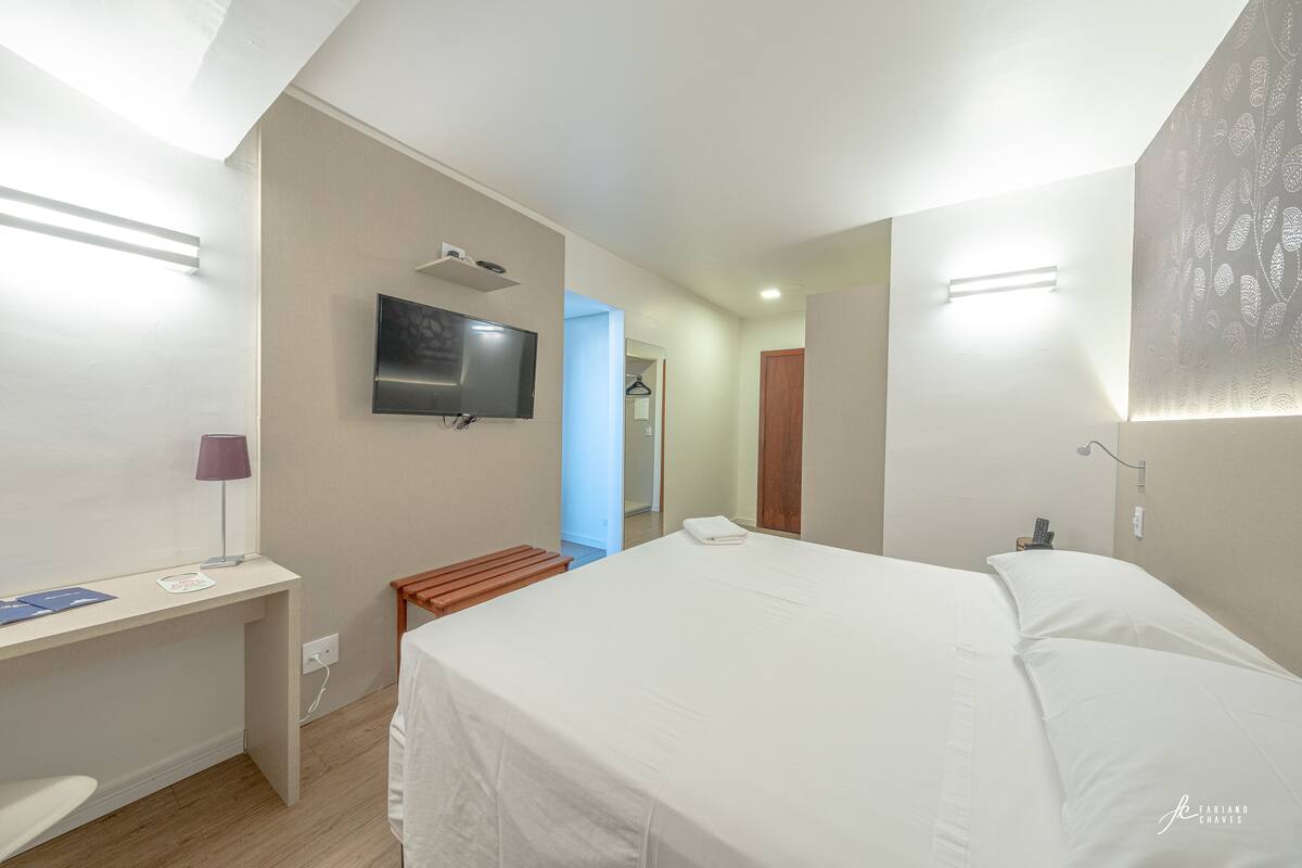 Minibar, individually decorated, individually furnished, desk