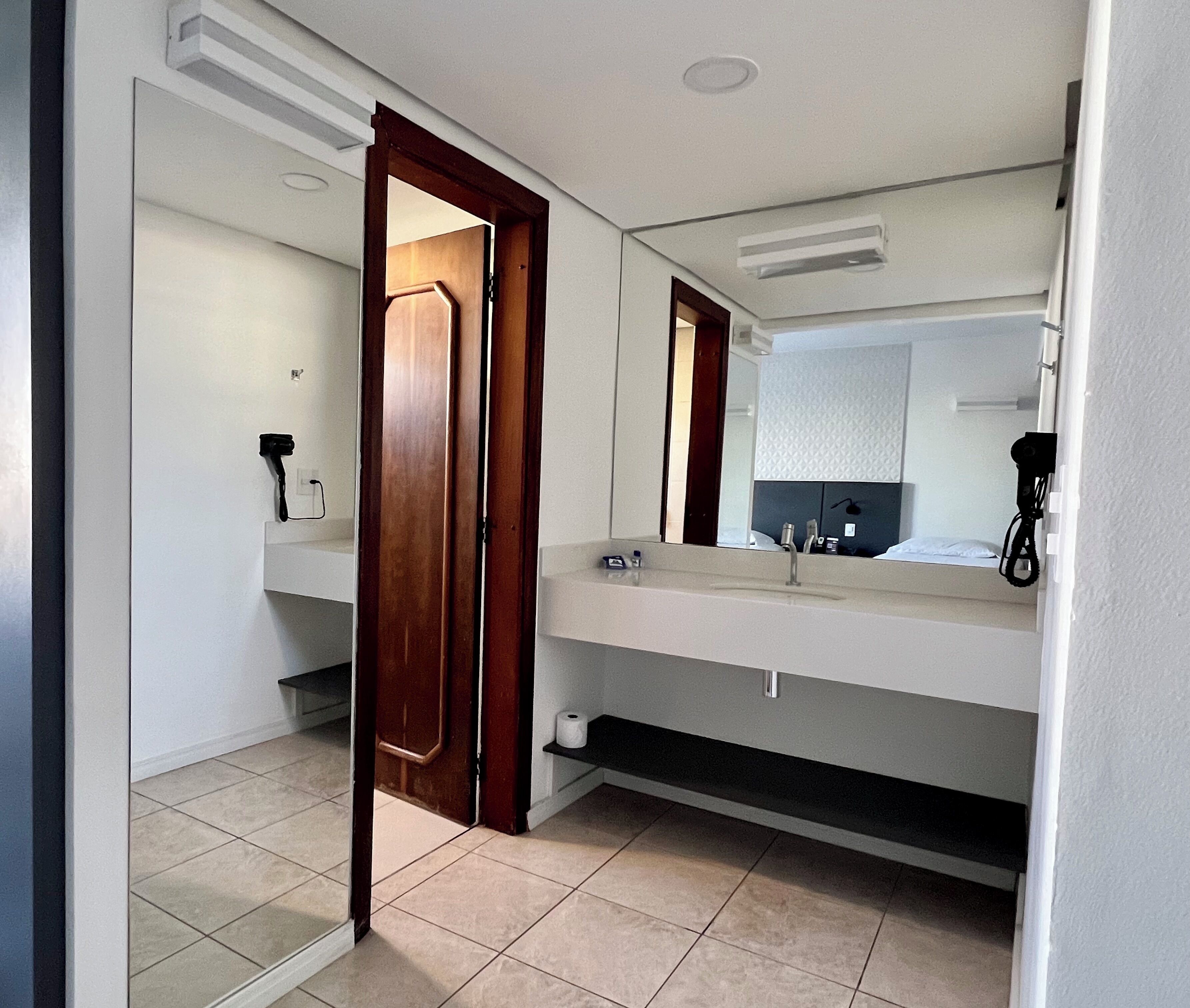 studio suite, 1 bedroom | bathroom | shower, designer toiletries, hair dryer, towels