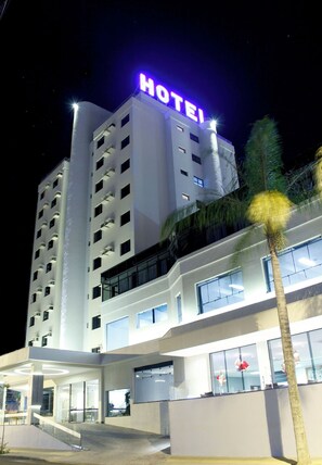 Front of property – evening/night - Antonio's Palace Hotel (Piracicaba)
