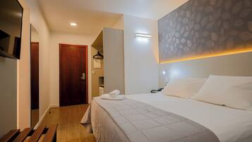 Standard Double Room | Minibar, individually decorated, individually furnished, desk
