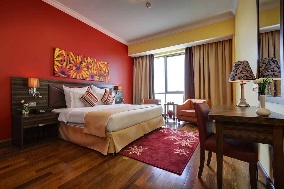 In-room safe, individually furnished, desk, soundproofing