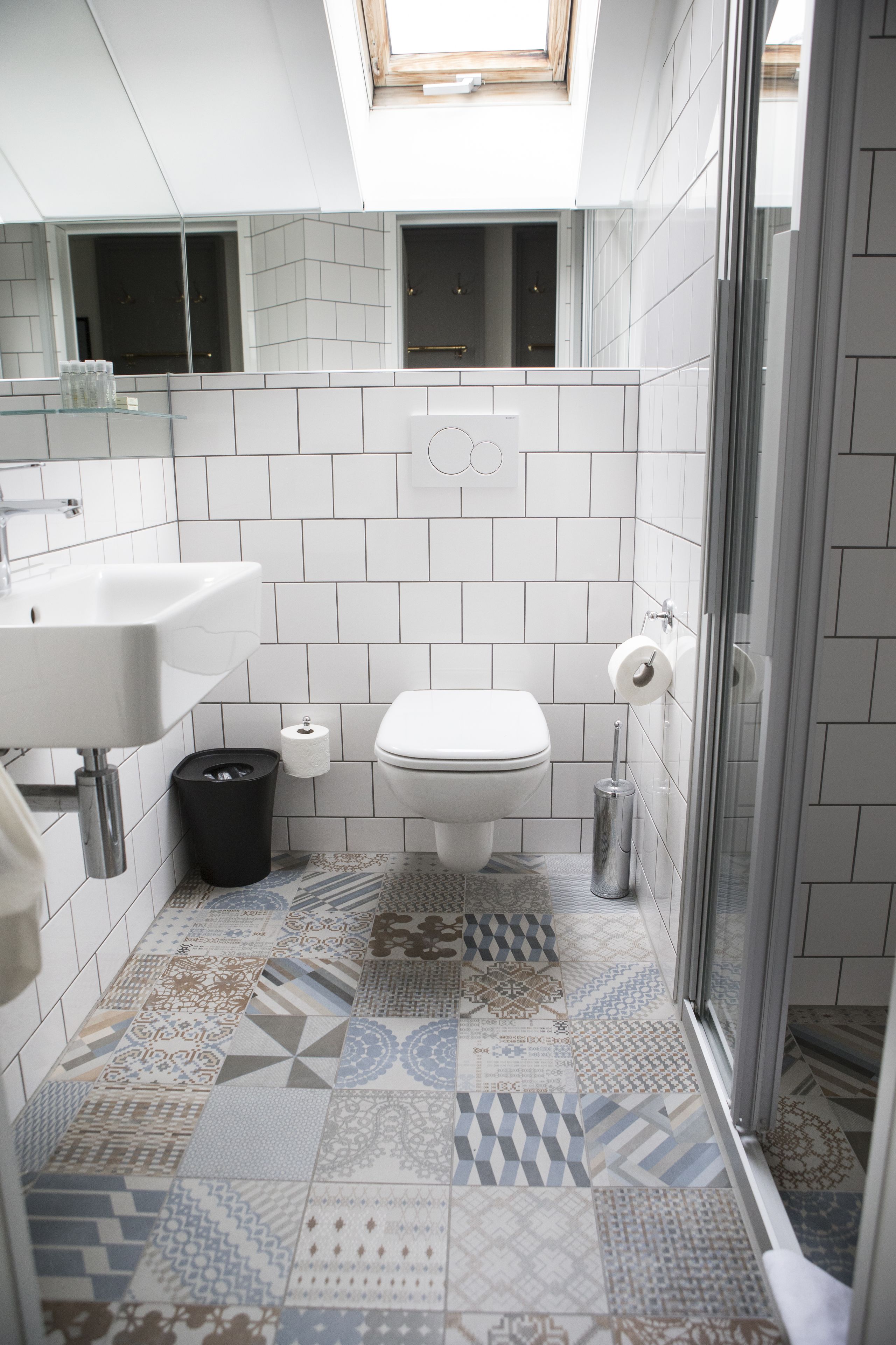 comfort quadruple room | bathroom | hair dryer, towels