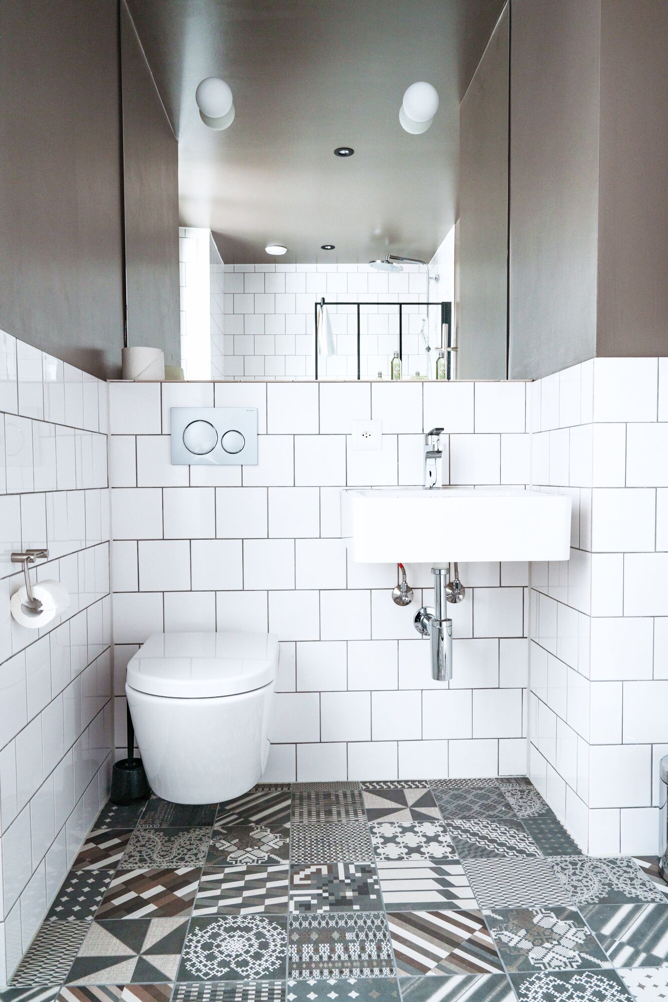 comfort corner room | bathroom | hair dryer, towels