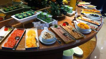 Desayuno buffet (SAR 90 por persona)