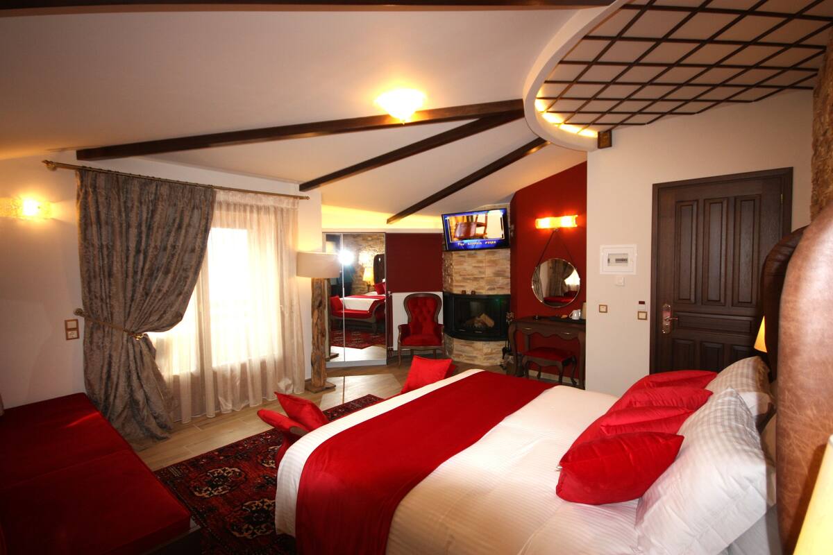 panoramic suite | premium bedding, down duvets, select comfort beds, minibar
