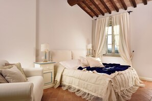 Desk, soundproofing, free WiFi, bed sheets - Anna Boccali Resort (Corciano)
