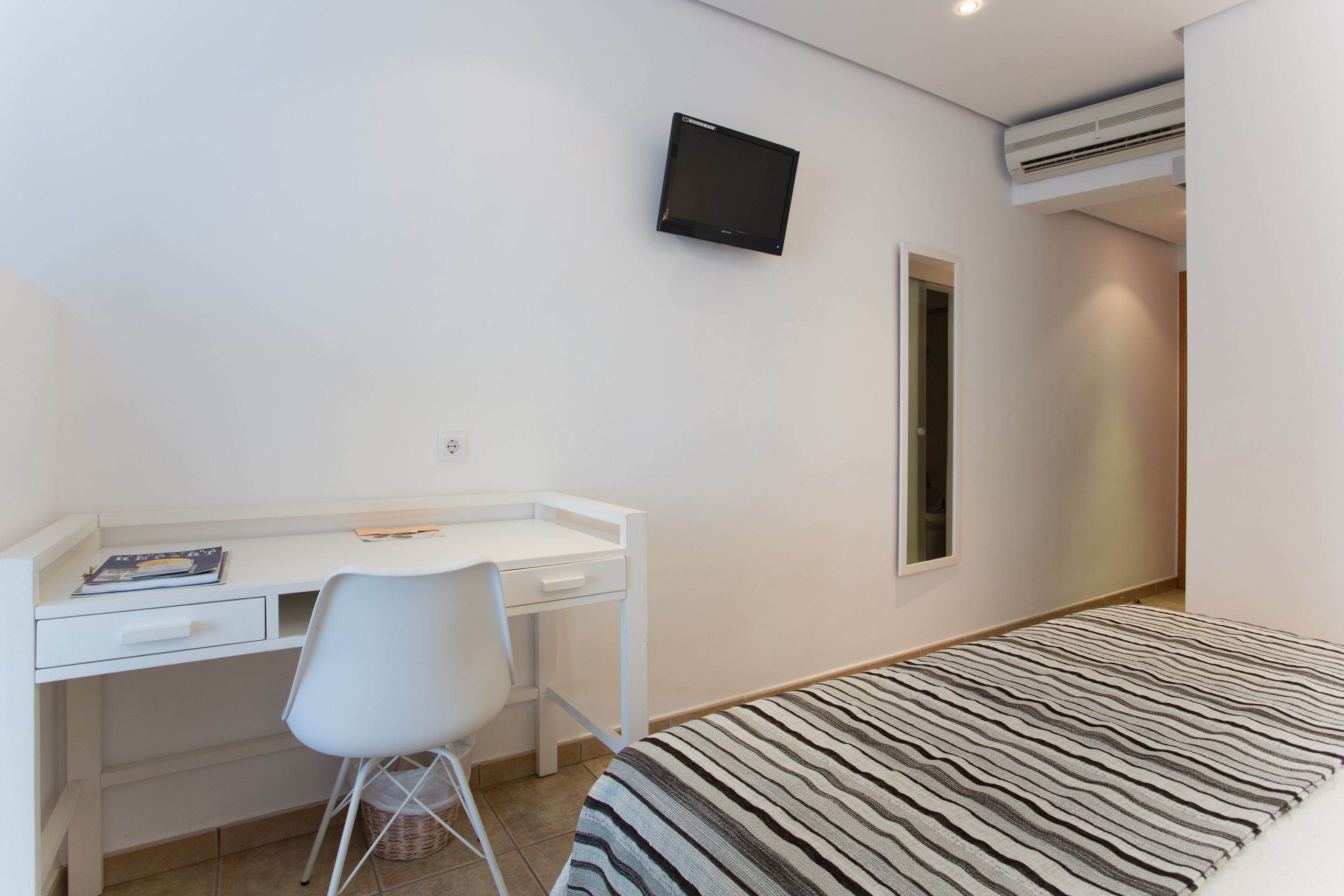 family double room | in-room safe, desk, laptop workspace, soundproofing